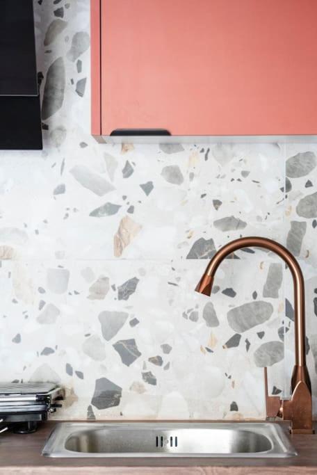 Coloris Rubrum Room Thessaloníki Ngoại thất bức ảnh